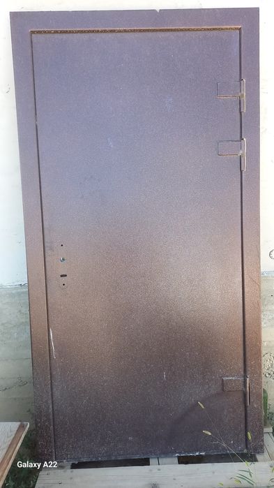 Металлическая дверь