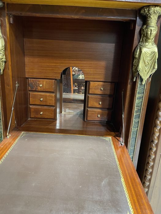 Secretier din lemn cu ornamente bronz și marmura