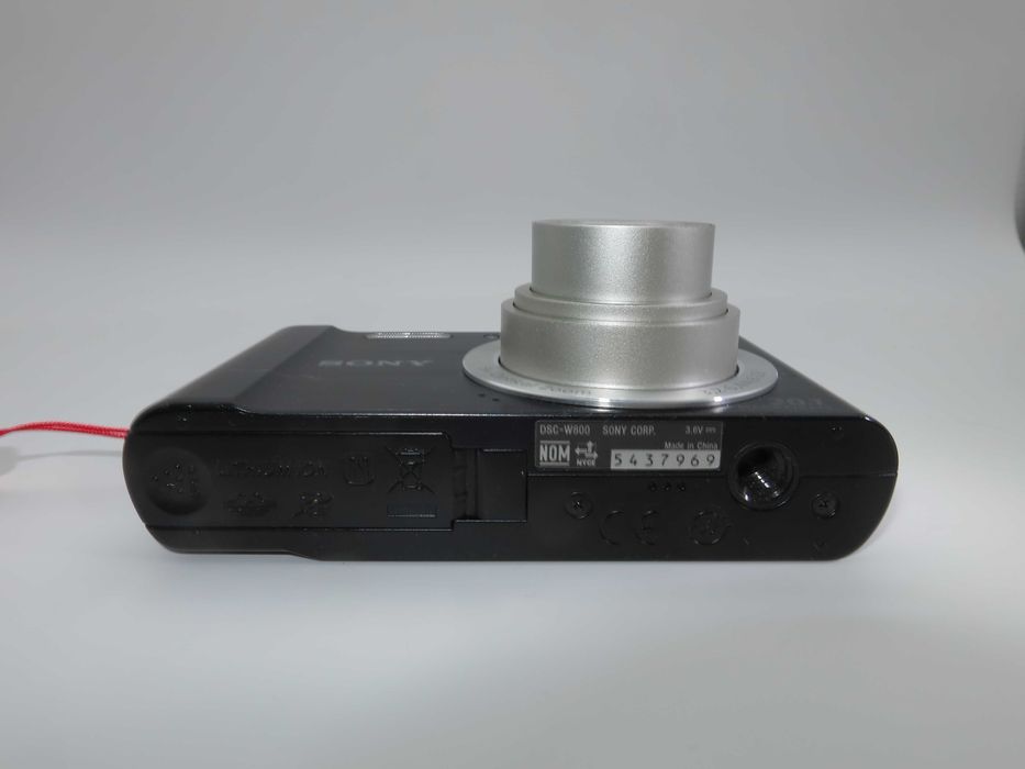 Sony Cyber-shot W800 ултра компактен цифров фотоапарат, дигитална камера, като НОВА, 20MP, 5x оптичен зум, в перфектно работещо състояние