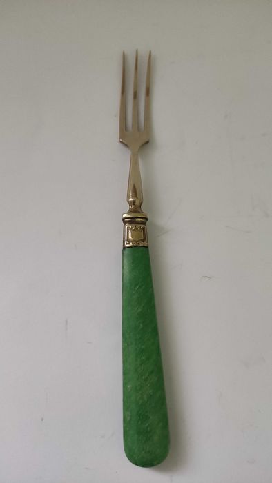 Десертни прибори от месинг с перленозелена бакелитова дръжка