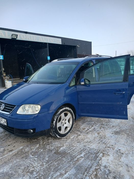 Vând Volkswagen Turan