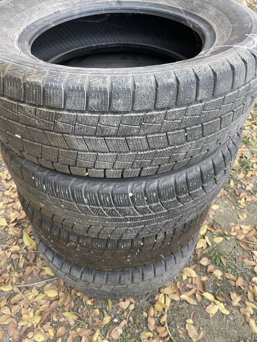 Шины зимний почти новый