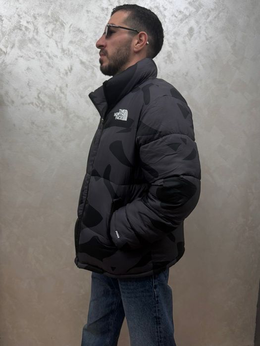 Яке North Face x Kaws