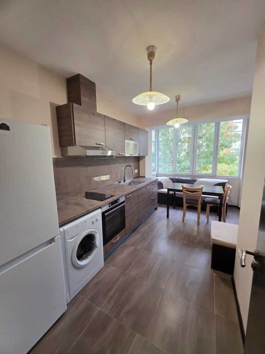 Дава се под наем Тристаен апартамент в София, Изток - 58 кв.м за 618.12 € - Снимка #1