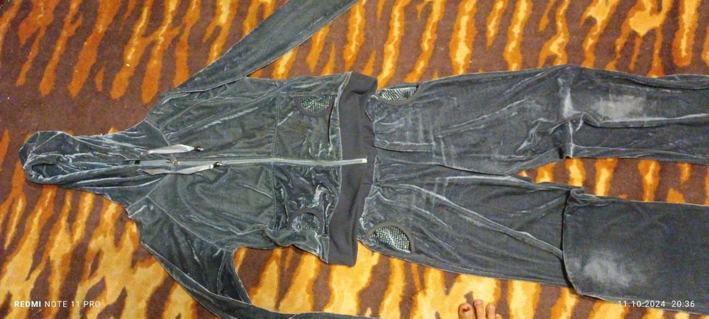 Женский костюм в хорошем состоянии