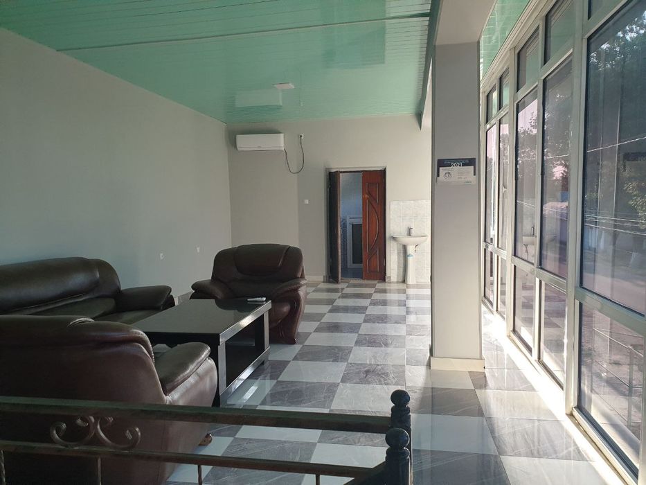 Продаю коммерческое здание,плюс частный дом 7 комнат в городе Сырдарья