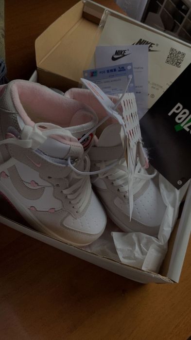 Кроссовки женский