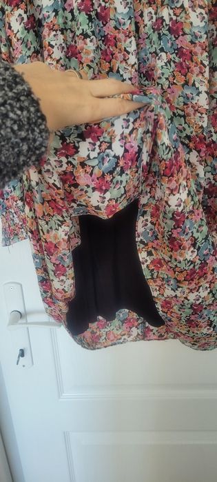 Rochie cu flori foarte potrivita în sarcina