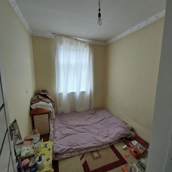 Продаётся дом Дача возле ангрен реки. Двухэтажная с удобствами.