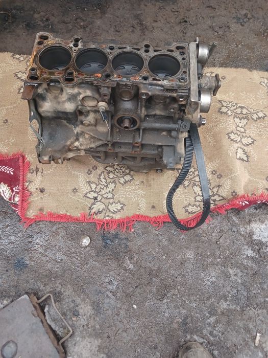 Блок двигателя Мазда 323  Z5 привозной