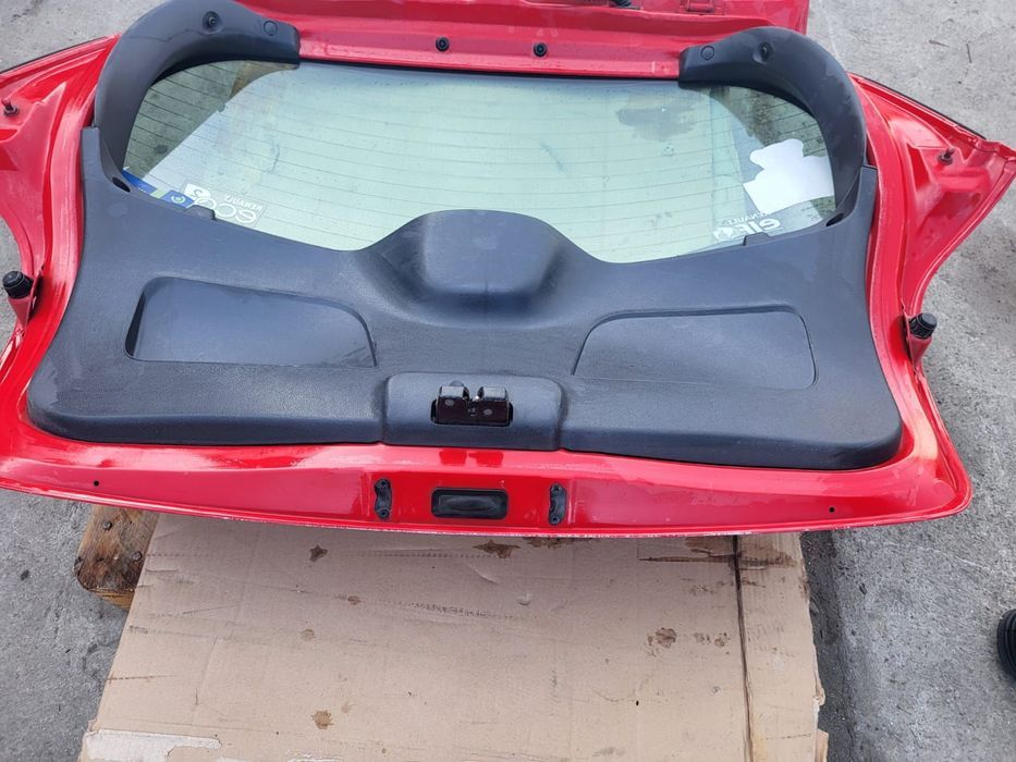 Haion cu luneta Renault Clio 3 (2005-2008)
