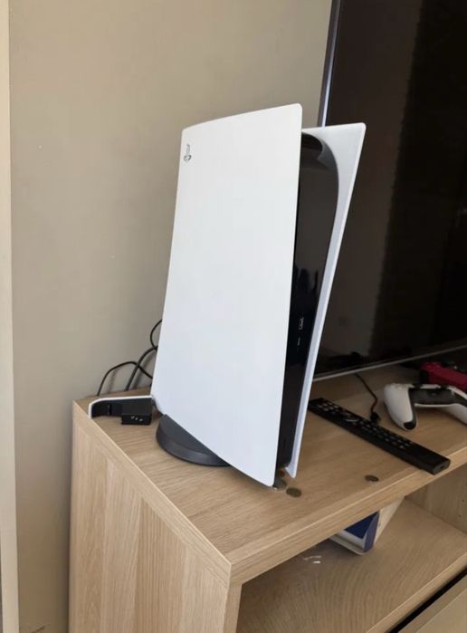 Play station 5 slim full box cu 2 controllare se ofera si jocuri