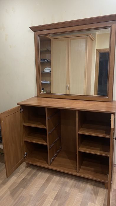 Продам комод с зеркалом