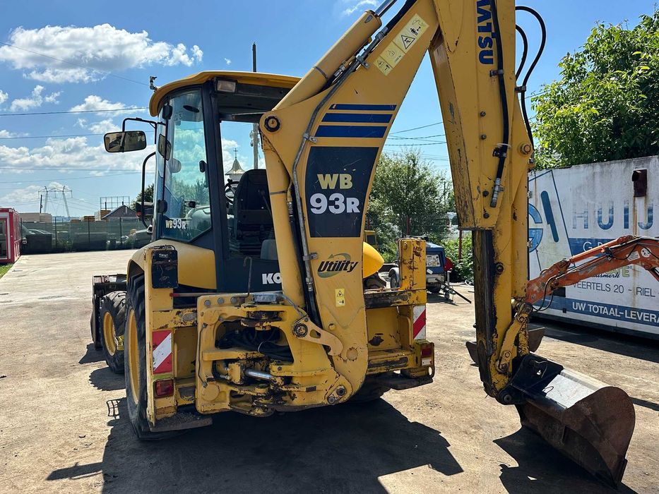 Buldoexcavator Komatsu WB 93 R 2010 accept variante auto !
