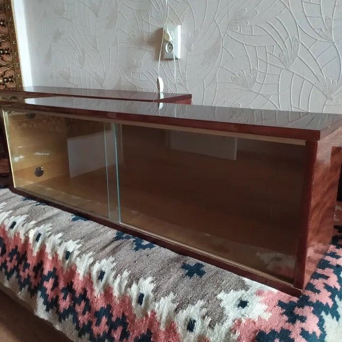 Полки навесные советские из цельного дерева