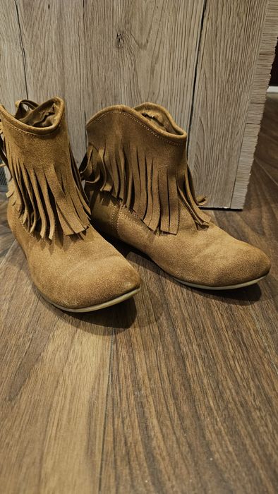 Botine de piele intoarsa