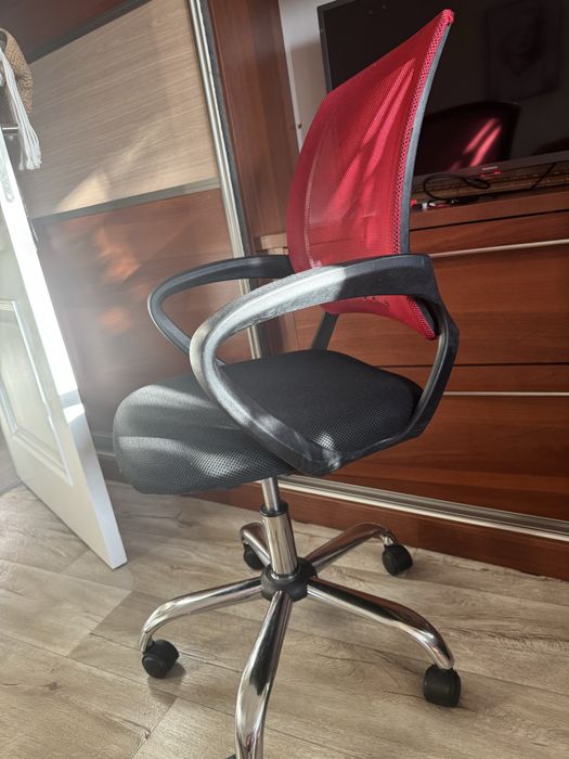 Офисное кресло целое