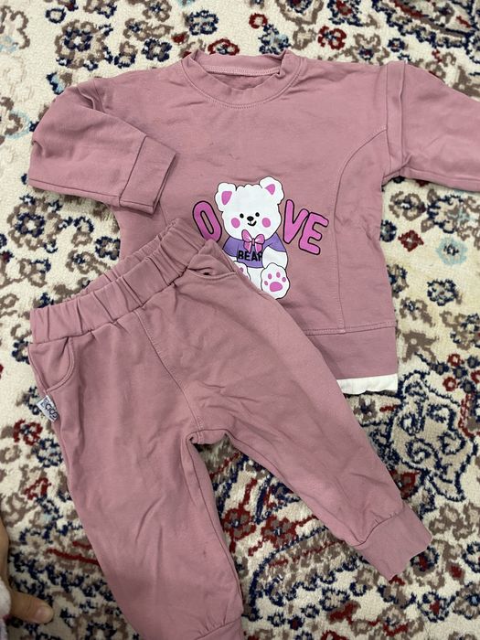 Қыздарға киімдер бар