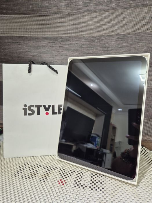 iPad (A16) Generația 11, Silver / Argintie, La Cutie, Garanție 2027, 4 Cicluri,  Ca Nouă