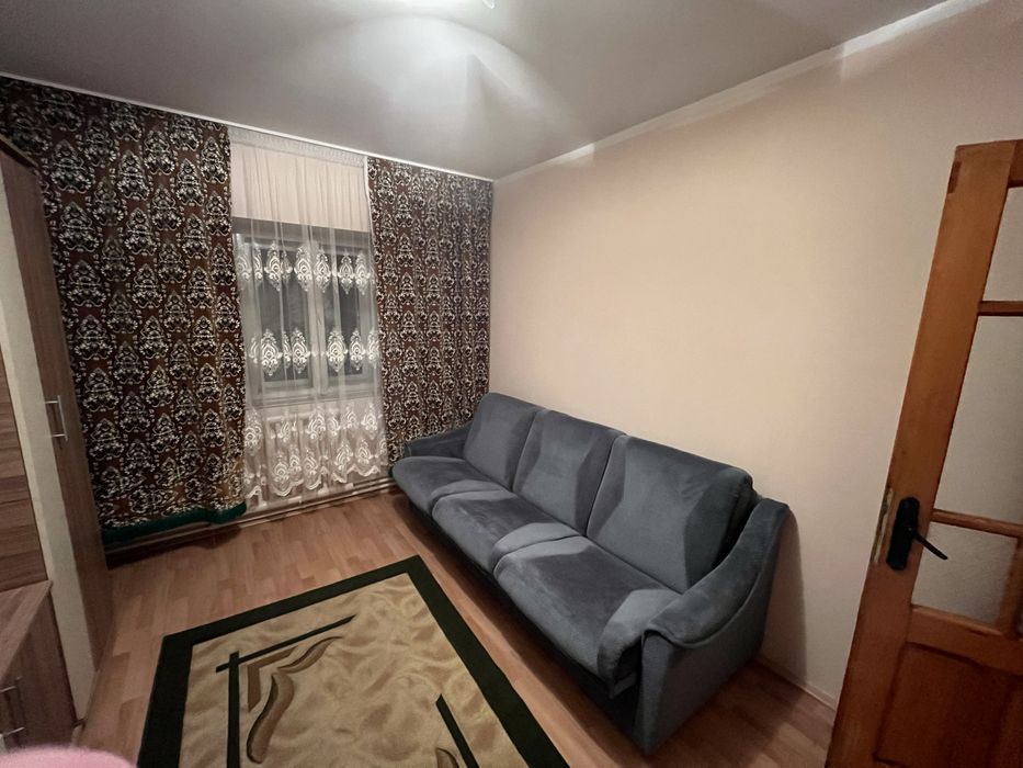 Inchiriez apartament 3 cam. Obcini