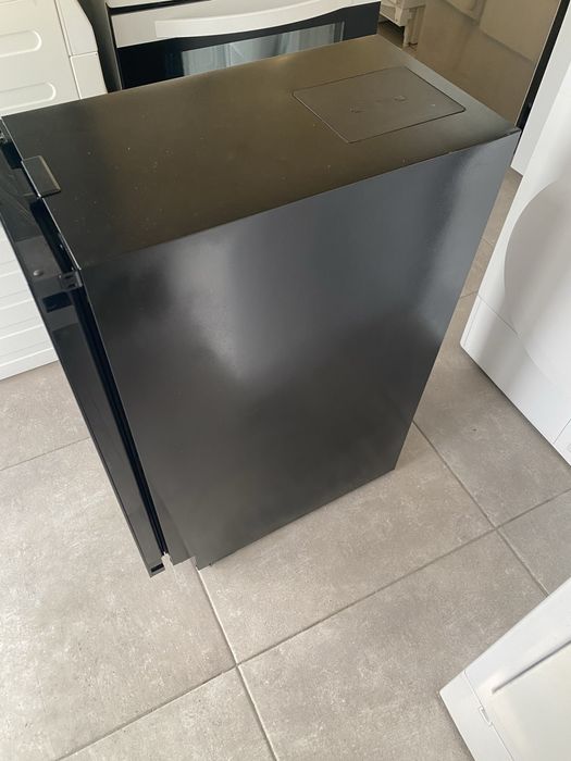 Малка хладилна витрина 30 см широка