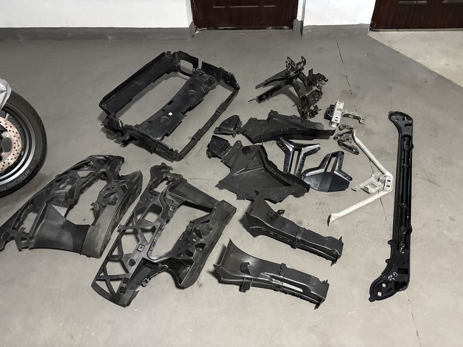BMW G20 Volan Piese Trager Grile si interior bara fata, Incuietori capota