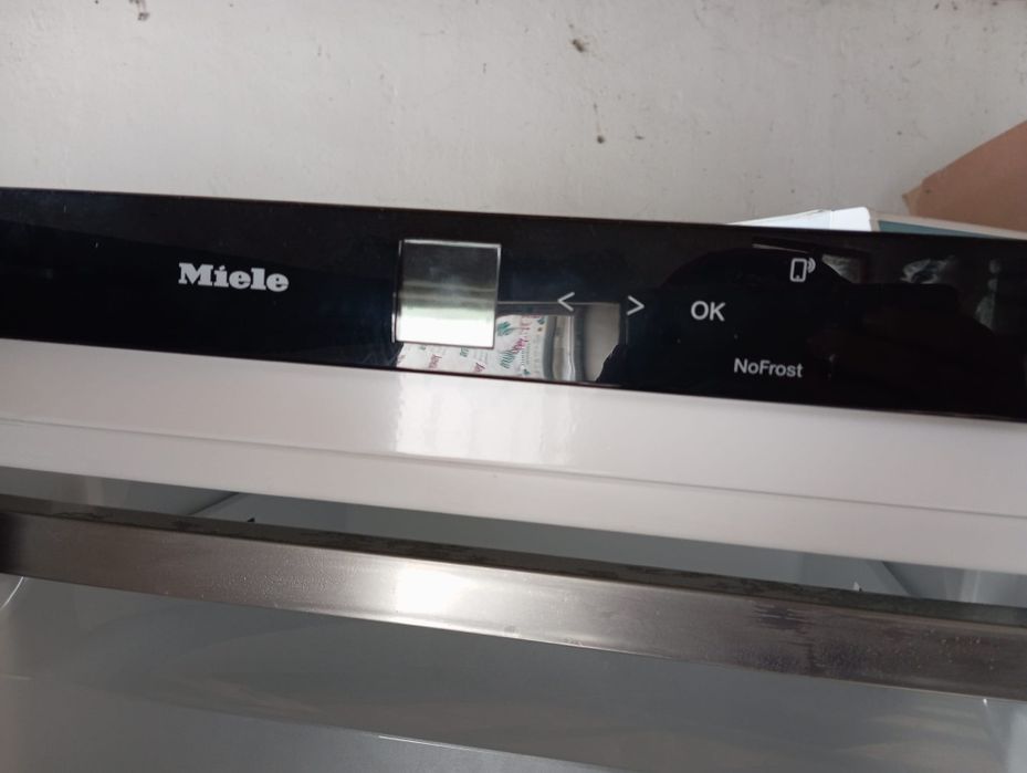 Congelator Miele cu 7 sertare No Frost