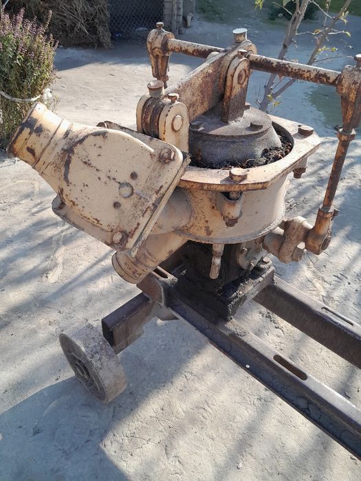 Suv nasosi.  Dala yerlarga suv haydash nasosi