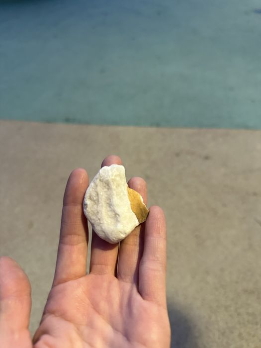 Камень белый, редкий