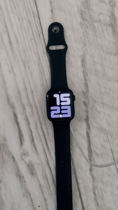 Apple watch 8    .