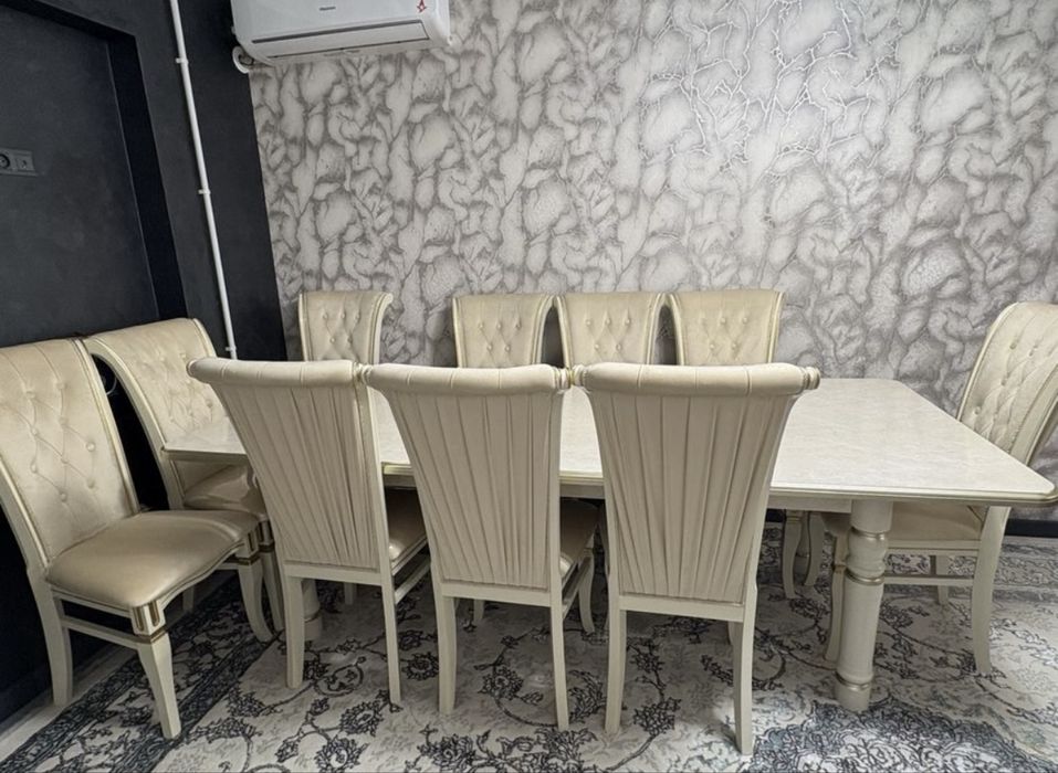 Продам стол со стульями на 10 персон