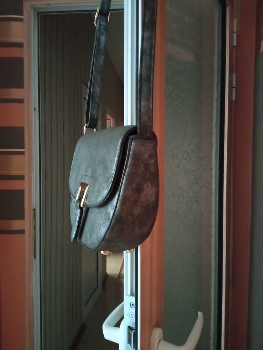 Дамска чантичка през рамо