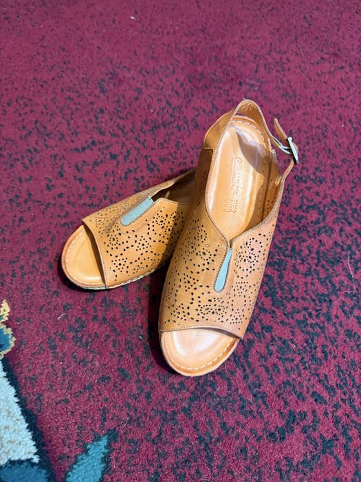 Продам кожаные босоножки