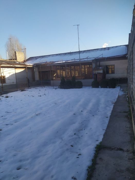 Nazarbek Harkatda yoʻlni yuzida 8 sotik 7 xonali uy arenda аренда 1300