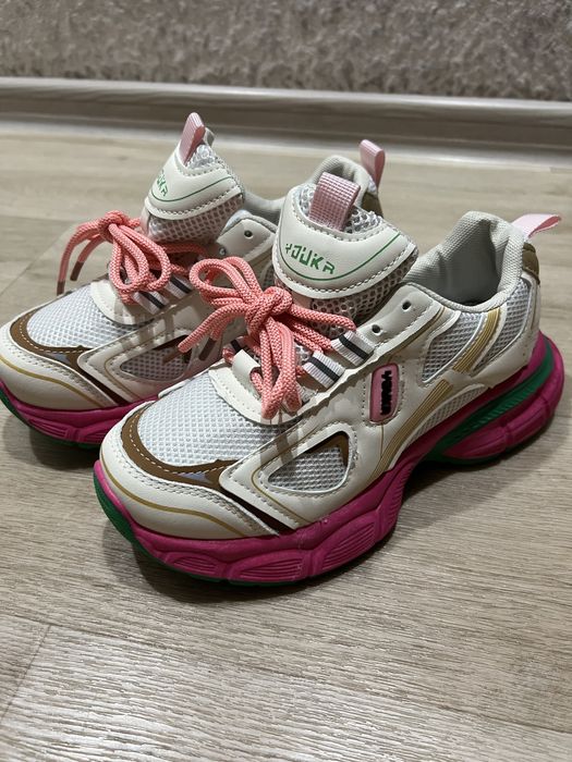 Новые кроссовки 35 размер