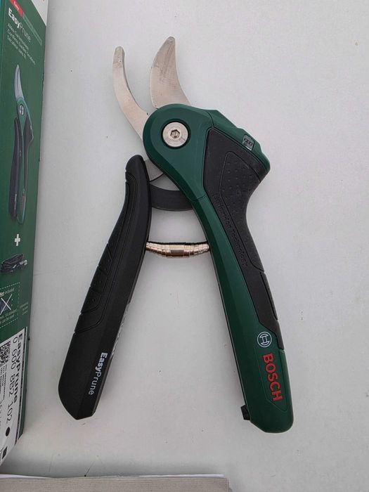 Foarfeca de gradina cu acumulator Bosch EasyPrune