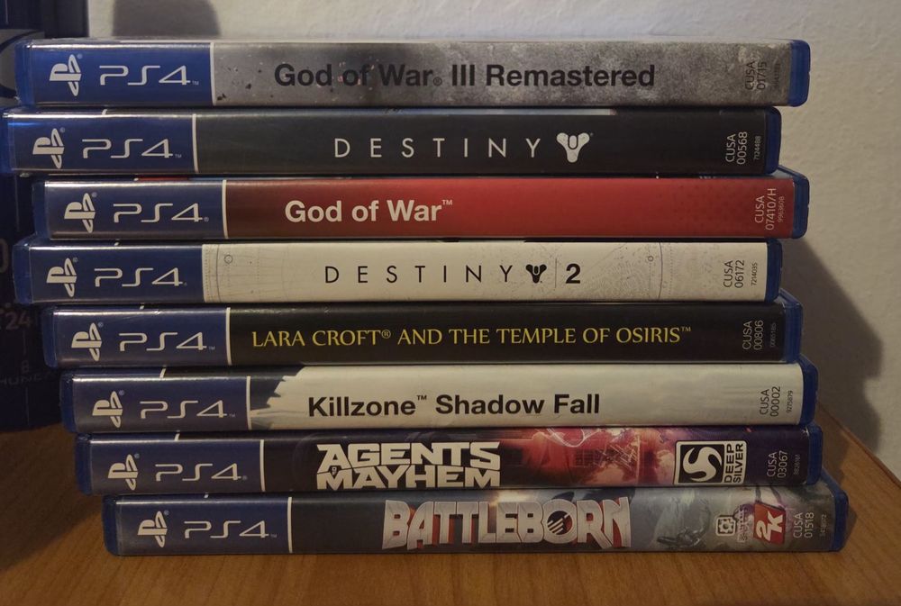 PlayStation 4 Pro + 2 console + 8  jocuri