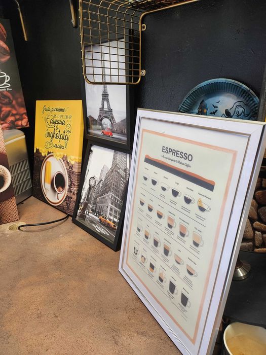 Cafe shop, tablouri, tamper, latiere, people stopper, minifridge etc.