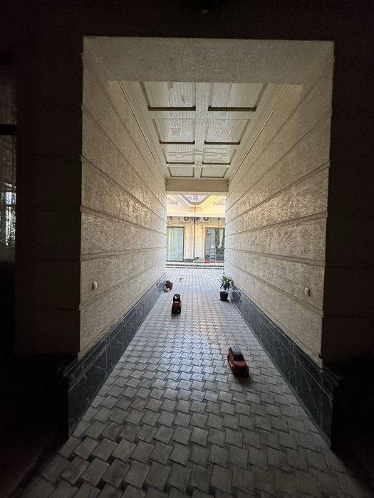 Ona bola banisa atrofida 5 sotix 10 ta xona