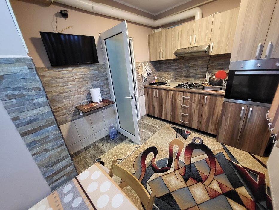 Închiriez apartament