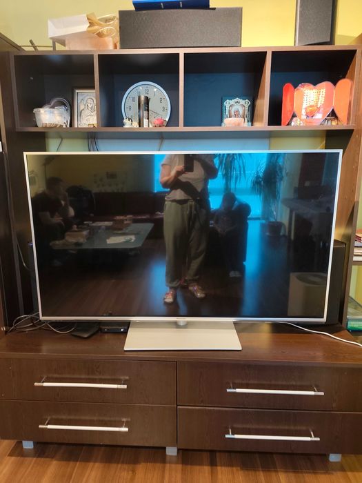 Голям ТВ шкаф, секция - 223 см и телевизор 55 инча