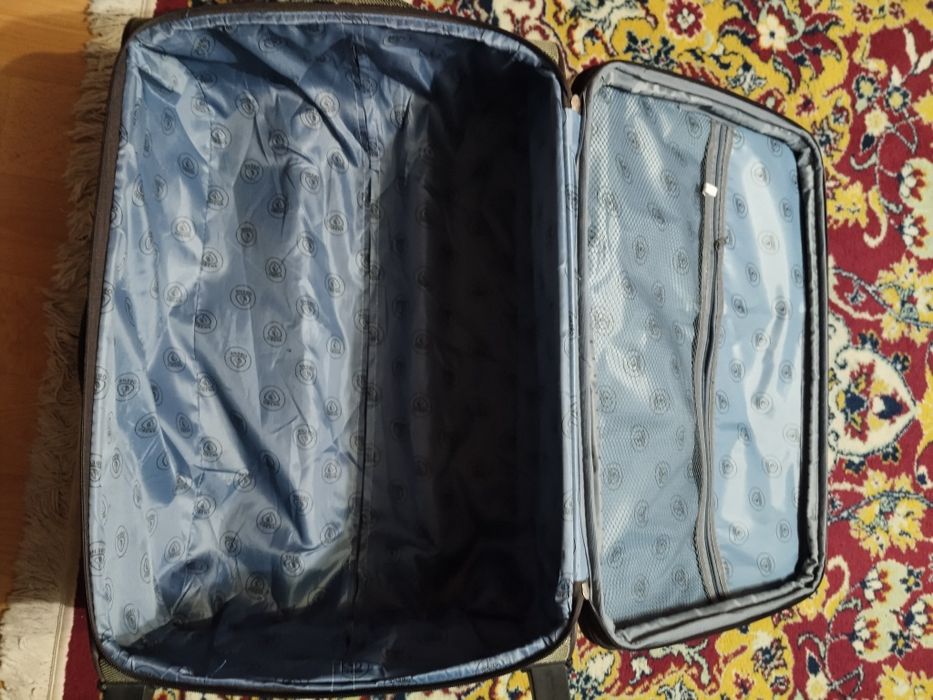 Продаю чемодан на колесах
