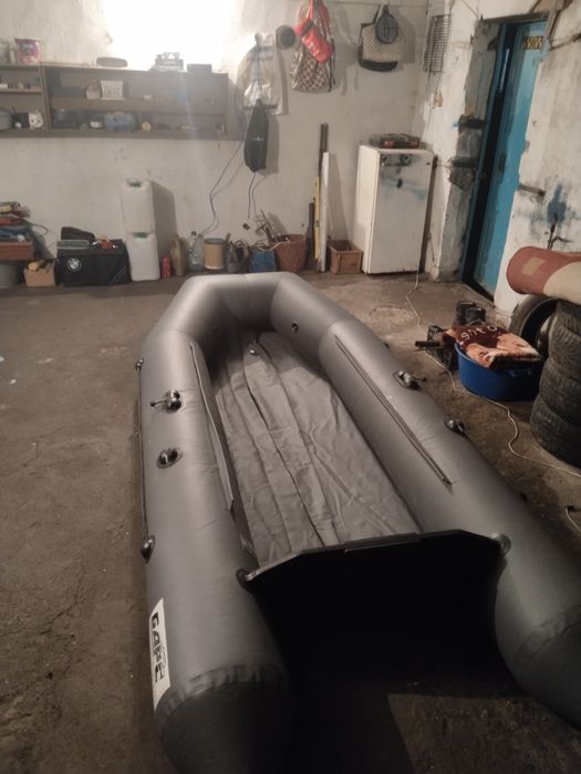 Лодка почти новая