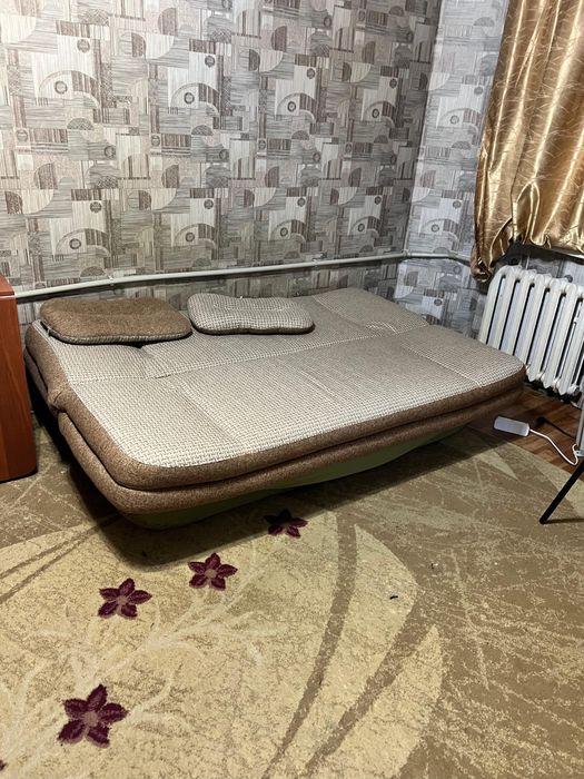 Продам диван, в нормальном состоянии!