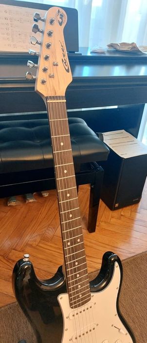 Chitara Career stratocaster