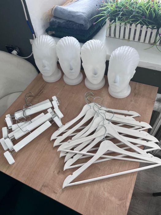 Продаю манекены, вешалки