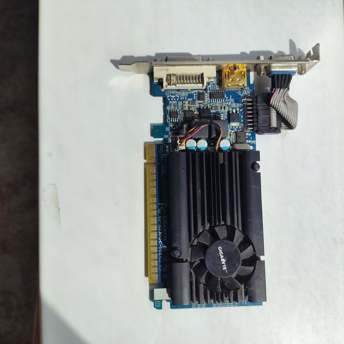 Видеокарта gt520