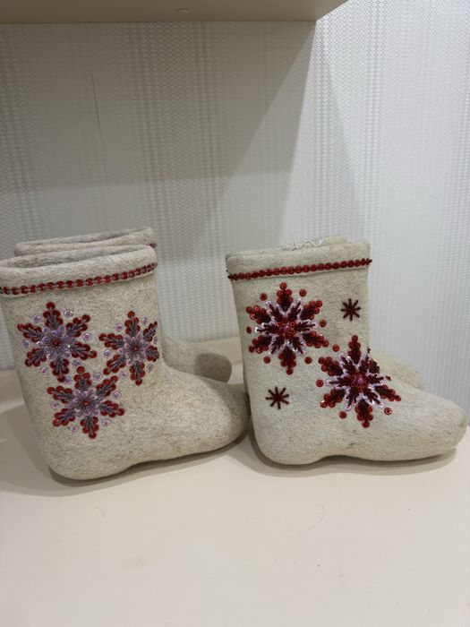 Детские валенки очень красивые ручная работа, на девочек