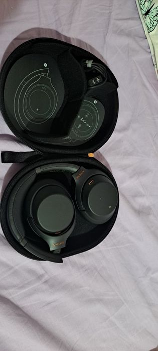 Sony WH-1000XM3 — безжични слушалки с активно шумопотискане (черни)
