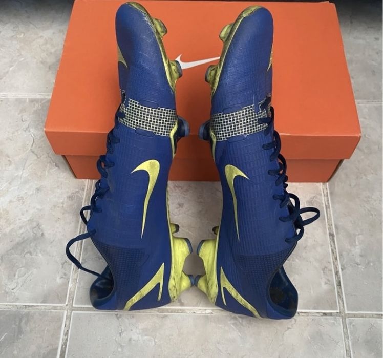 Ghete de Fotbal Nike Mercurial